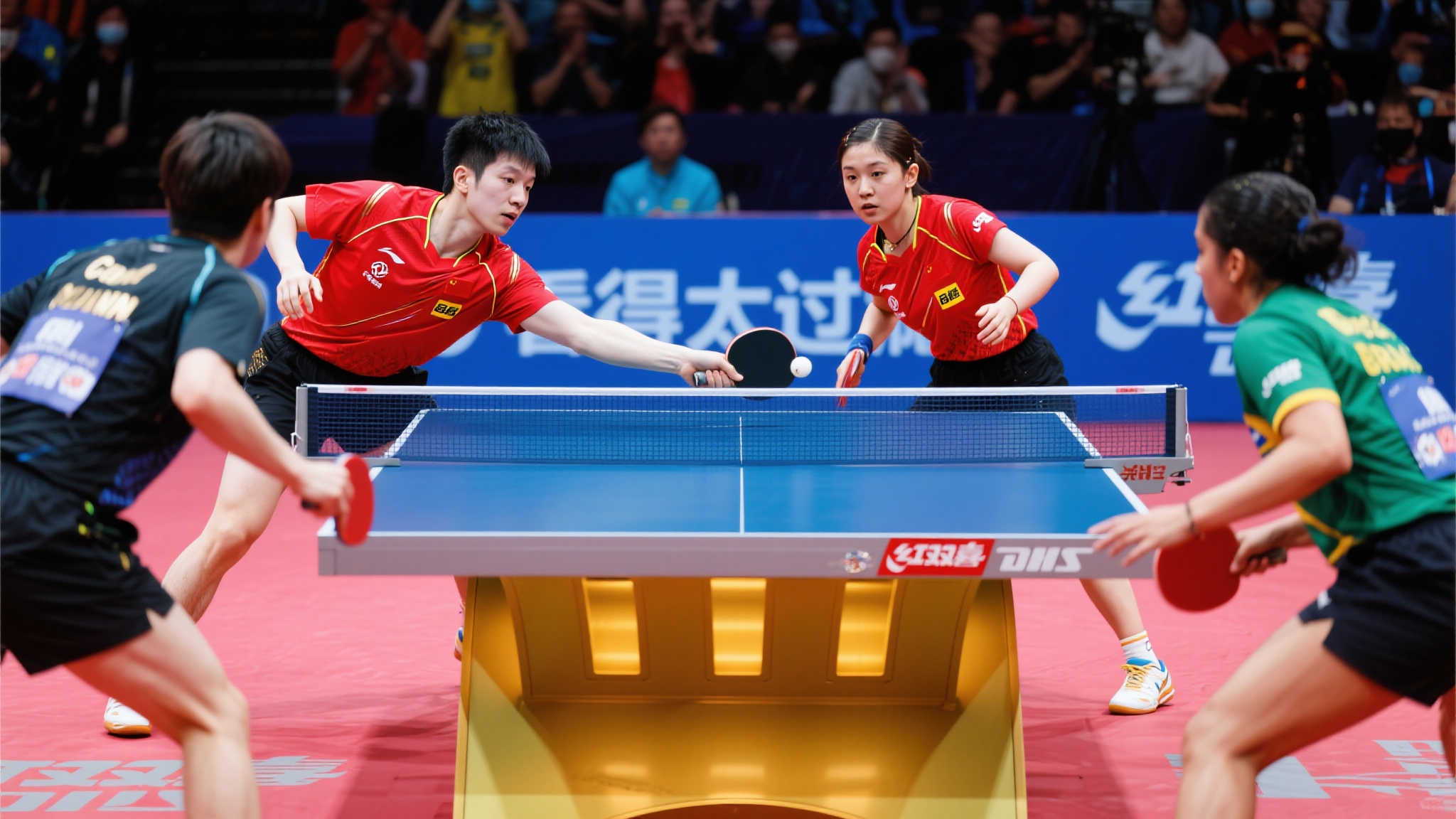 激烈对决！王楚钦孙颖莎与巴西组合展开精彩攻防战